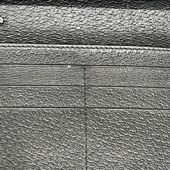 Gucci Abbey Monogram Wallet - Picture 9 of 9